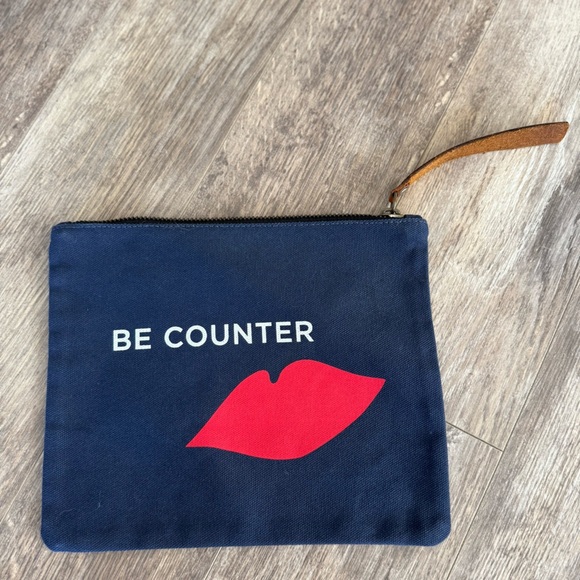 Parker Thatch Canvas Navy Pouch with Red Lip Design - Leather Zipper Pull - Picture 1 of 7
